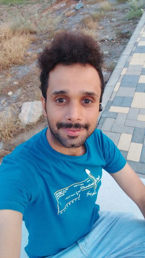 أنا يمني من مواليد