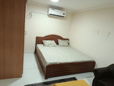 متاح استوديو للإيجار الشهري