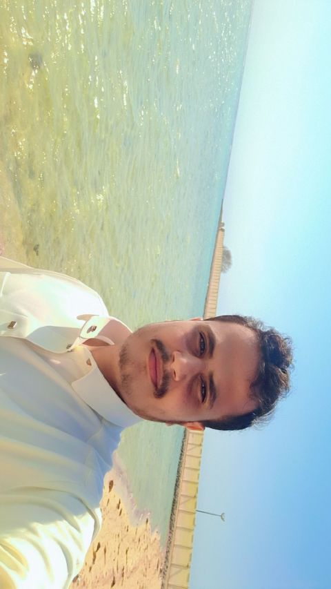أنا شاب يمني عاطل