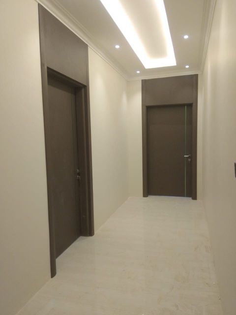 فني تصنيع وتركيب أبواب