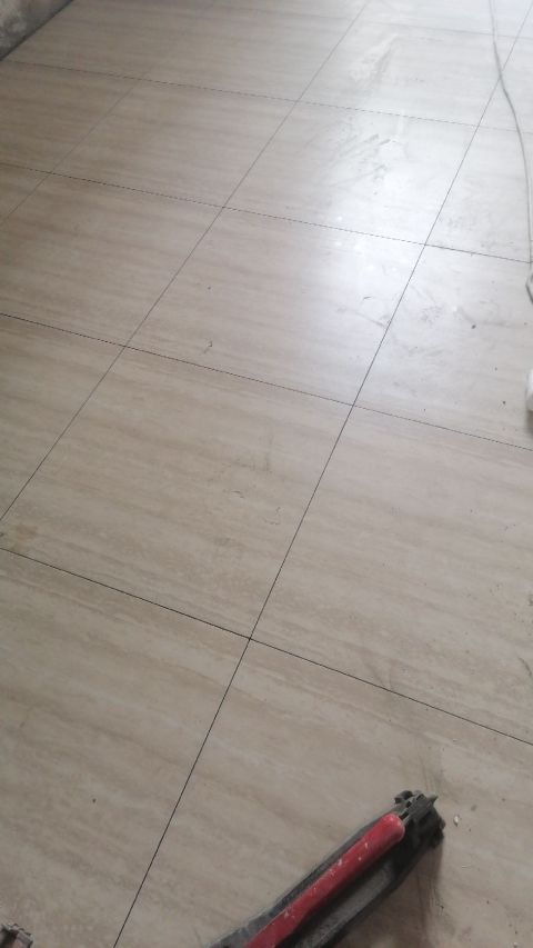 مبلط سيراميك مصري مقيم