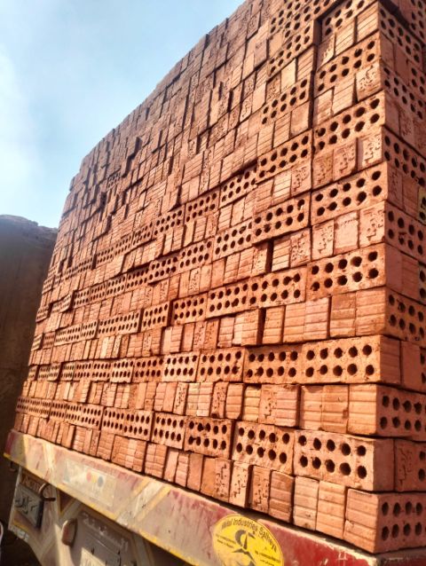 طوب أحمر طفلي من