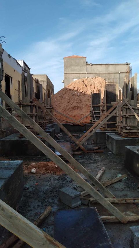 مؤسسة الغانم للمقاولات العامة.