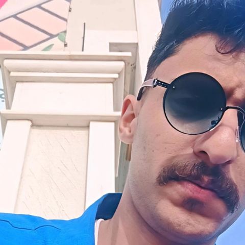 أنا مدير صالة حاليا