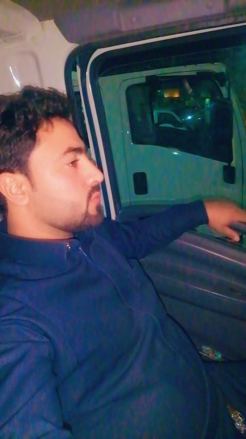 أنا شاب من اليمن