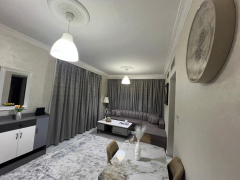 للإيجار - غرفة وصالة