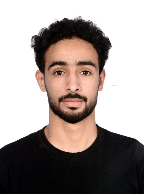 محاصب يمني الجنسية حاصل