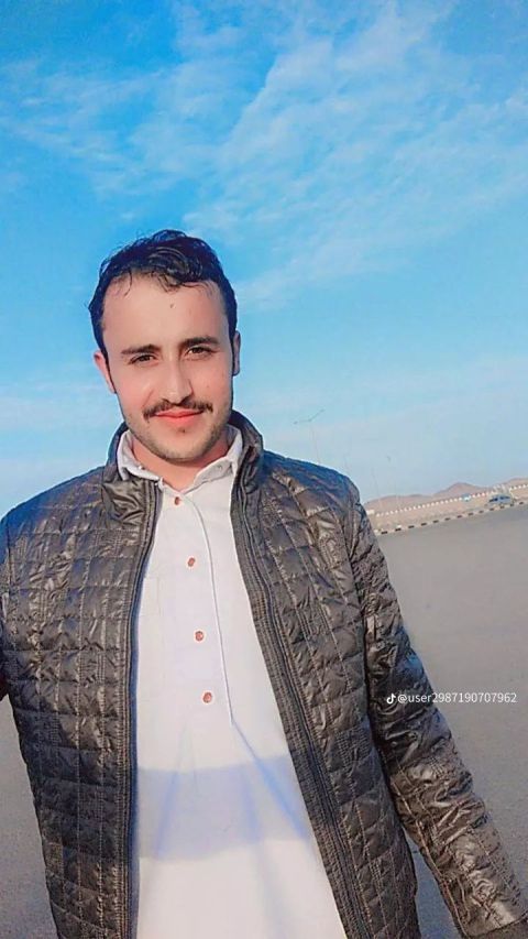 أنا شاب يمني عمري