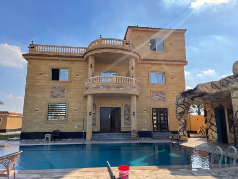 فيلا للبيع في الريف