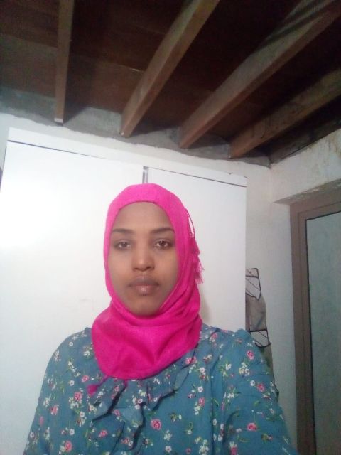 أنا عاملة اثيوبية اعمل،