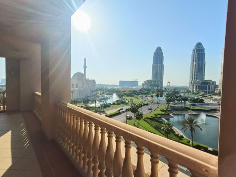 للإيجار باللؤلؤة شقة في