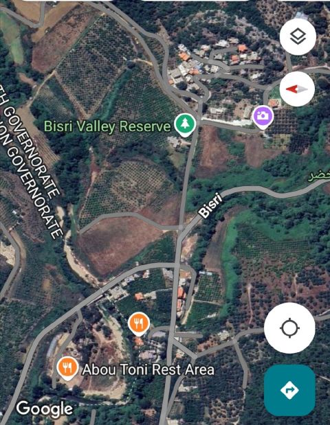 عدة أراضي للبيع متباعدة