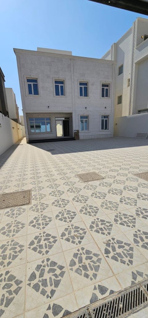 للبيع فيلا في أم