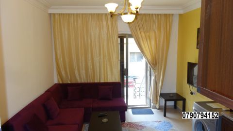 شقة مفروشة مكونة من