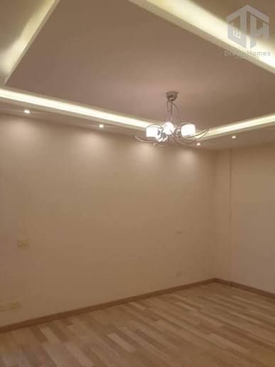 شقة للإيجار بمساحة 140