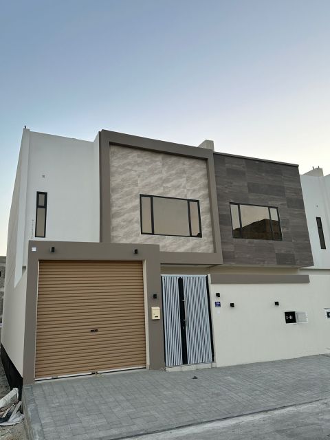 للبيع فلل جديدة في