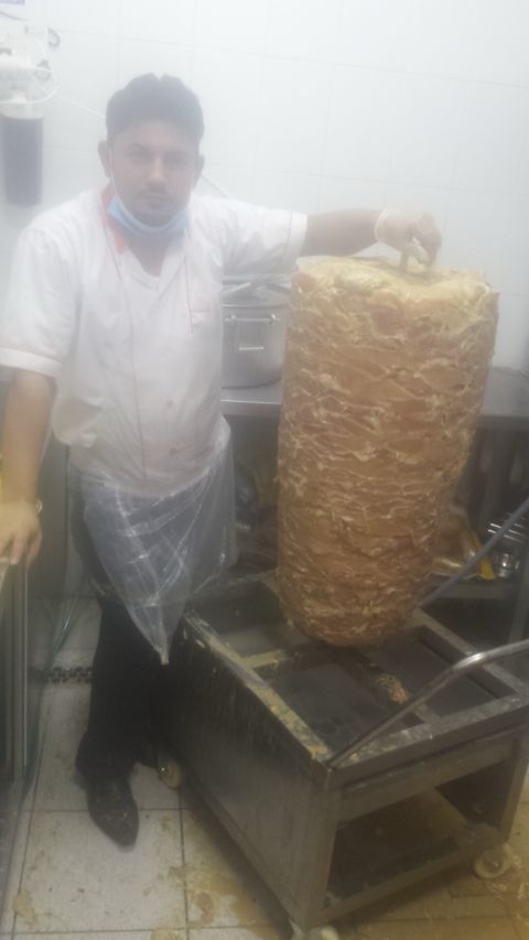 شيف شاورما محترف لحم