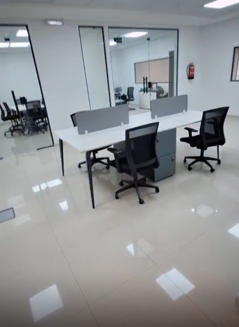 تصفية أثاث معرض بالكامل،