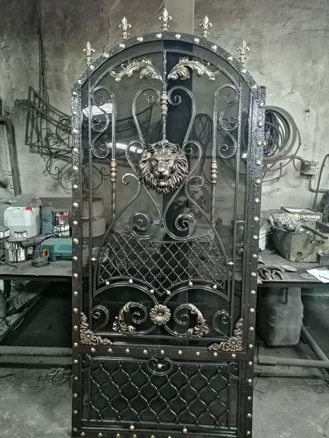 طالب عمل في الحدادة