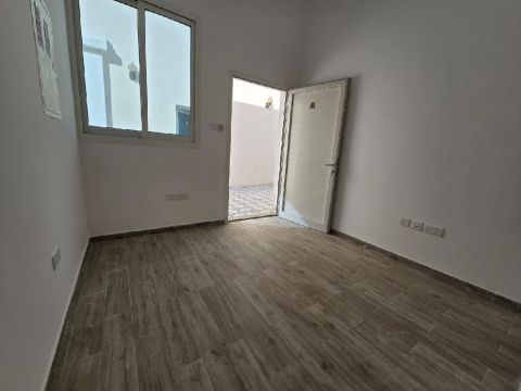 للإيجار استوديو كبير أول