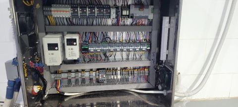 فني كهرباء صيانة آلات