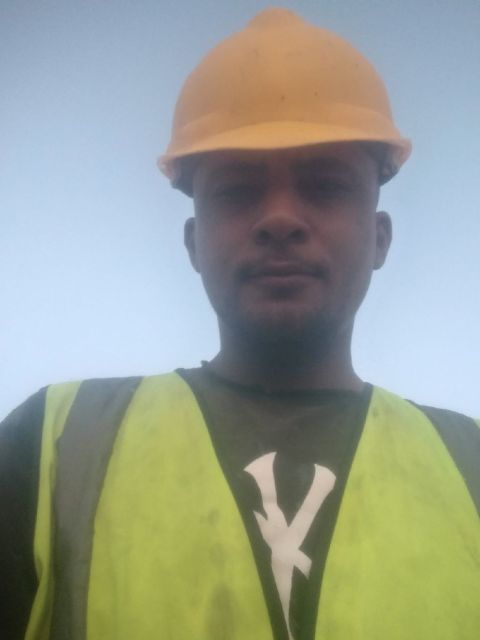 أنا عامل تحميل تنزيل