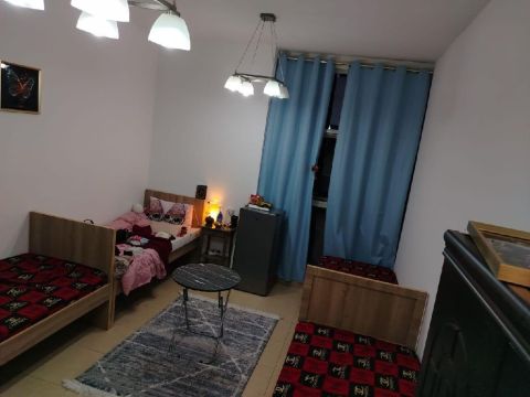 متوفر لدينا سكان بنات