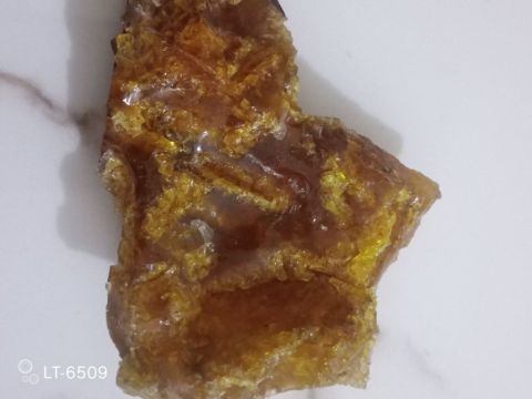لدي كهرمان خام بكمية