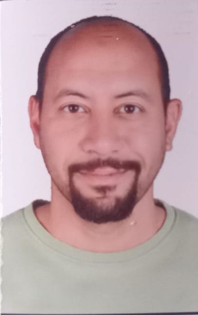 سائق مصري السن 39