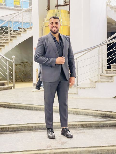 أنا حاصل علي ليسانس