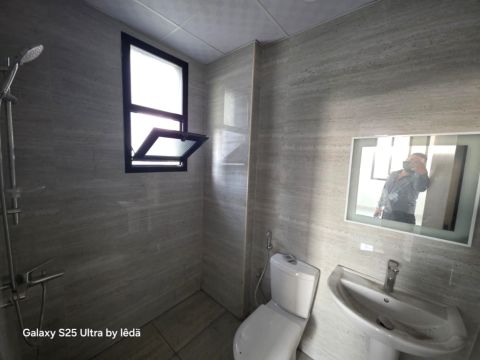 شقة غرفتين وصالة -