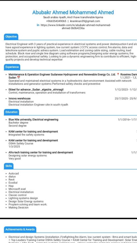 Sudanese electrical engineer, graduating