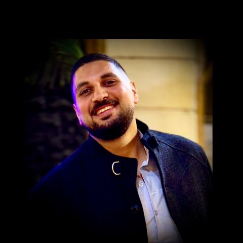 محاسب مصري حديث التخرج