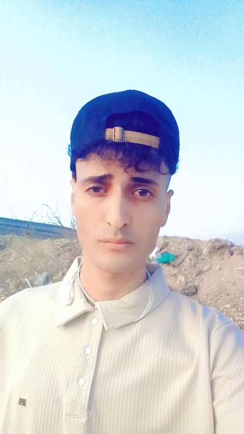 شاب يمني العمر 25