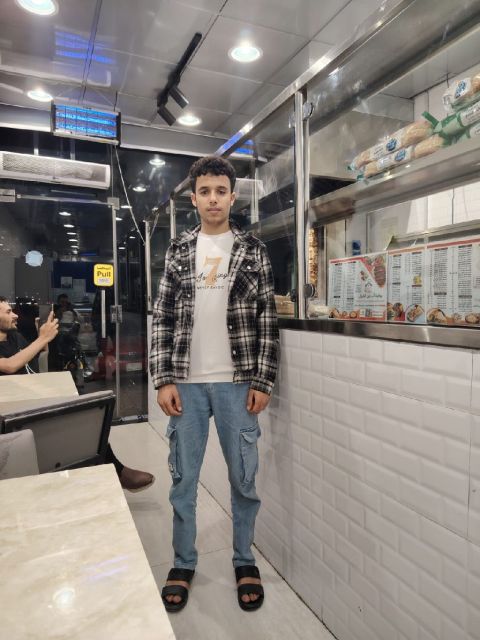 أنا يمني وأبلغ من