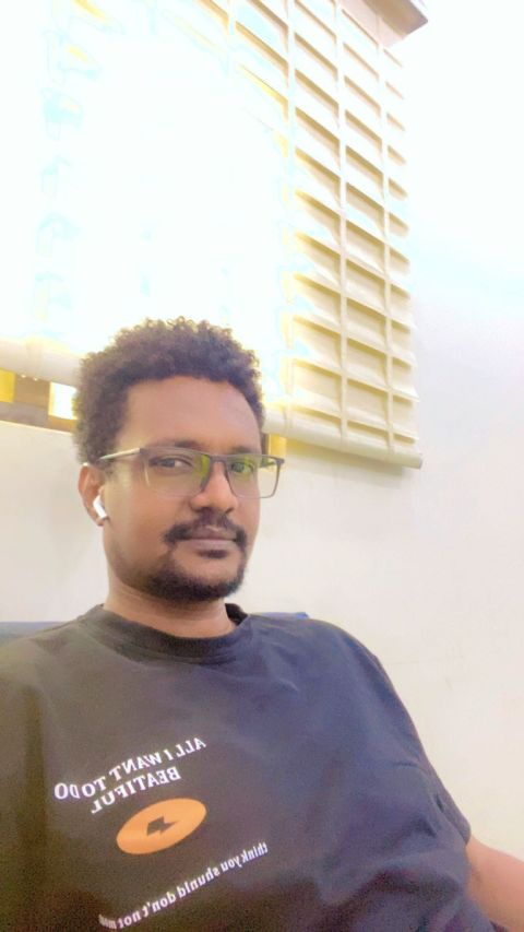 أنا سوداني الجنسية اعمل