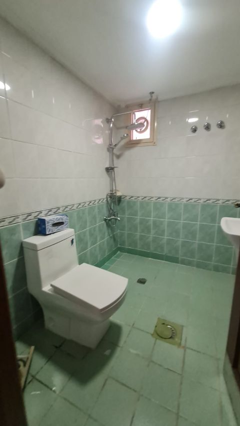 للإيجار، شقة في الدور