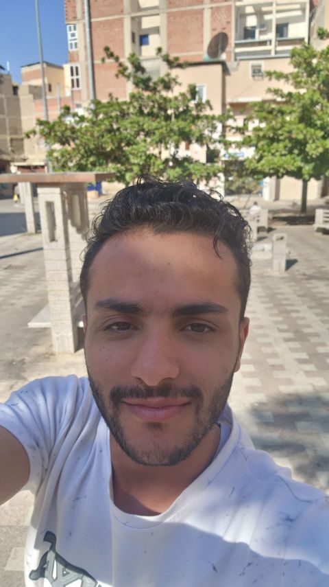 اسمي أيمن من اليمن