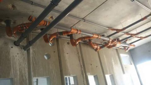 أنا سباك مقيم في